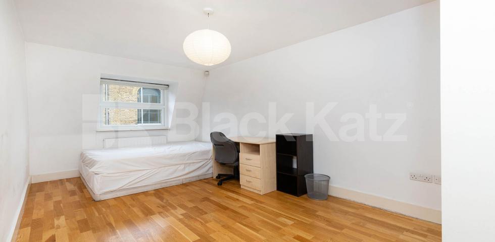 			LUXURY TWO BED TWO BATH  MINUTES TO TUBE!, 2 Bedroom, 2 bath, 1 reception Flat			 Kings Terrace, CAMDEN